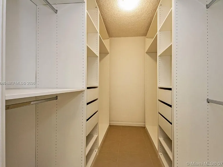7545 E Treasure Dr #2H — Photo 24