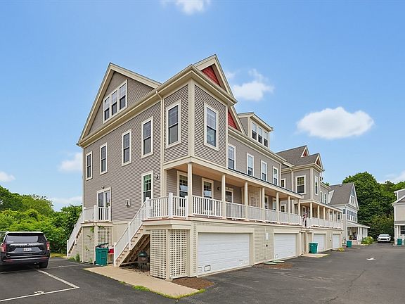 4th image of 12 Honora Ln #12