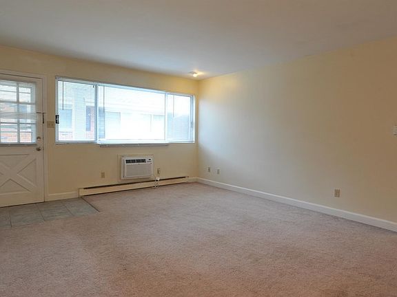 3rd image of 1449 Catherine St APT 1