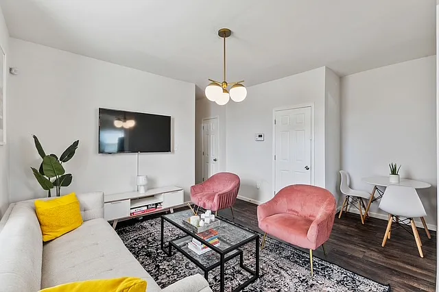 2 bed, 1000 sqft, $1,750 — Photo 4
