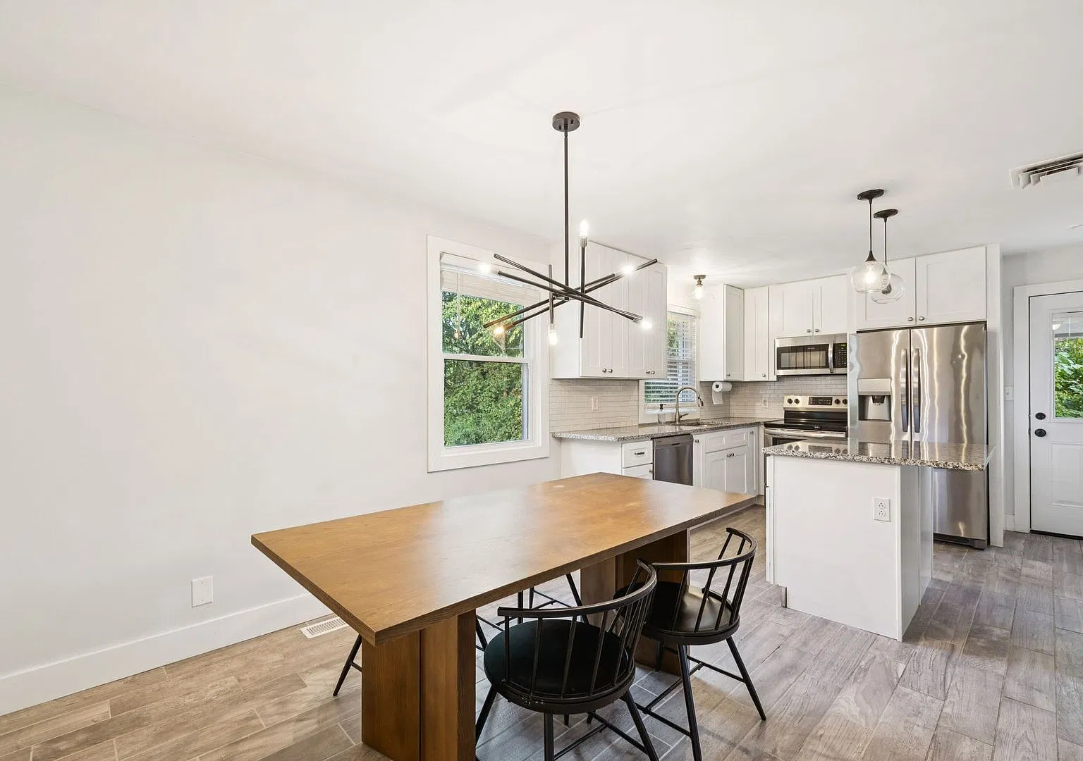 338 Lynn Dr. — Photo 3