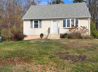 60 Sasapequan Pl, Fairfield, CT 06824