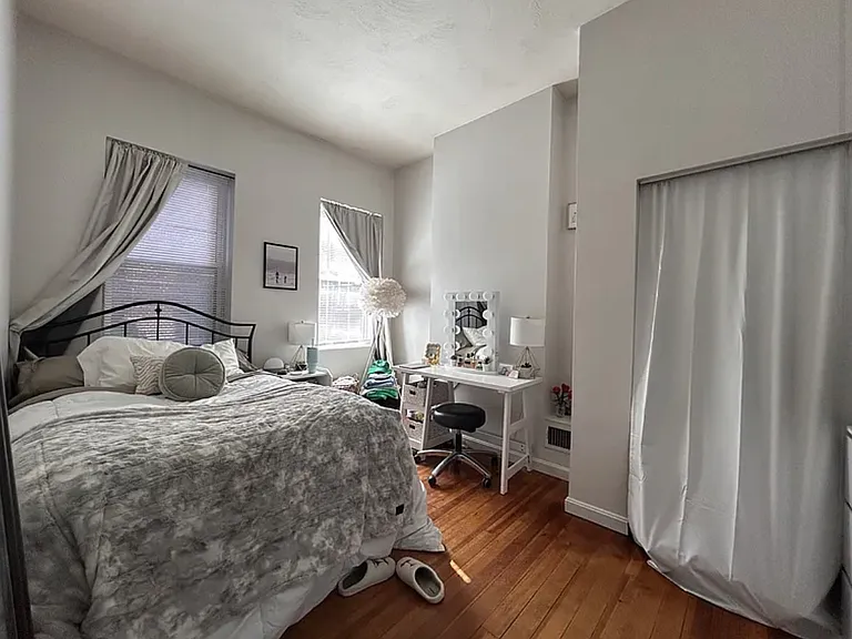 291 E St #1 — Photo 3