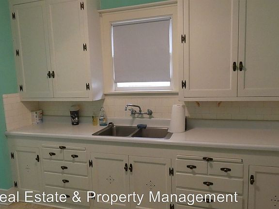 3rd image of 725 W Corrington Ave