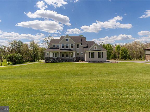 3rd image of 7172 Meadowbrooke Dr