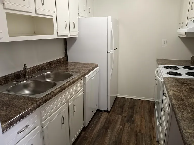 Darlington Court Apartments — Photo 41