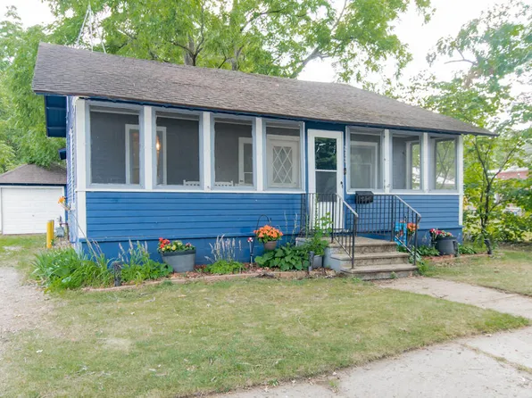 212 E Hammond St, Otsego, MI 49078