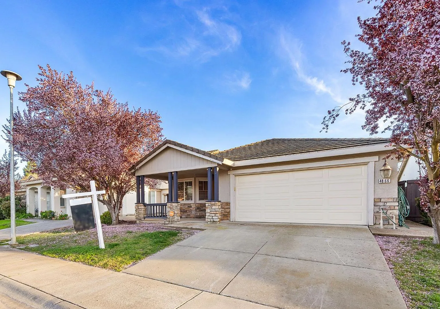 Bedroom 2 Bath Home in North Natomas — Photo 3