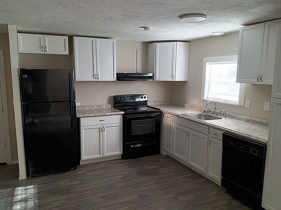 3rd image of 16933 Sugarberry Ln