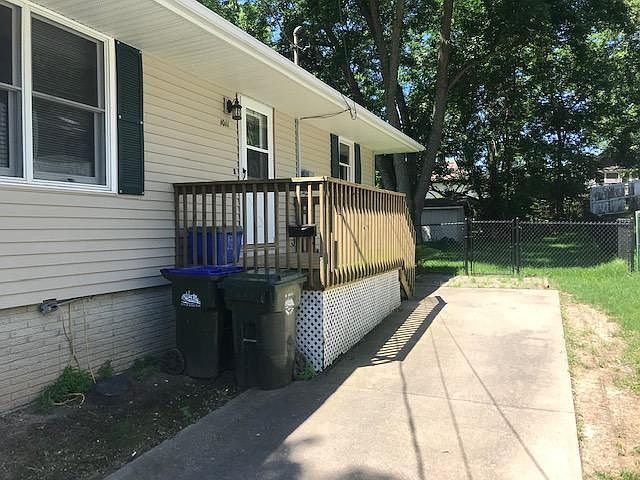 2nd image of 1011 N Governor St