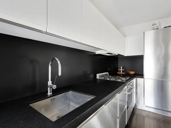 365 West 20th Street image 5 of 16