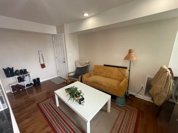 1258 S 17th St #3R, Philadelphia, PA 19146