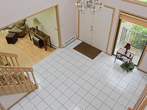 4th image of 55 Westbury Dr