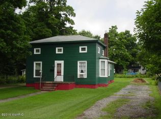 112 W Sherwood St, Decatur, MI 49045