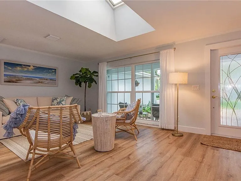 326 Date Palm Rd — Photo 2