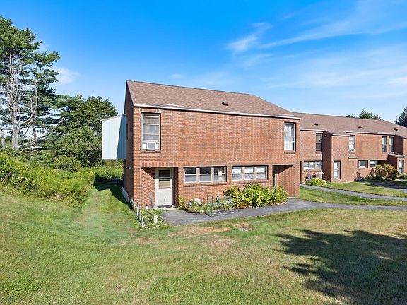 2nd image of 20 Juniper Lane #19