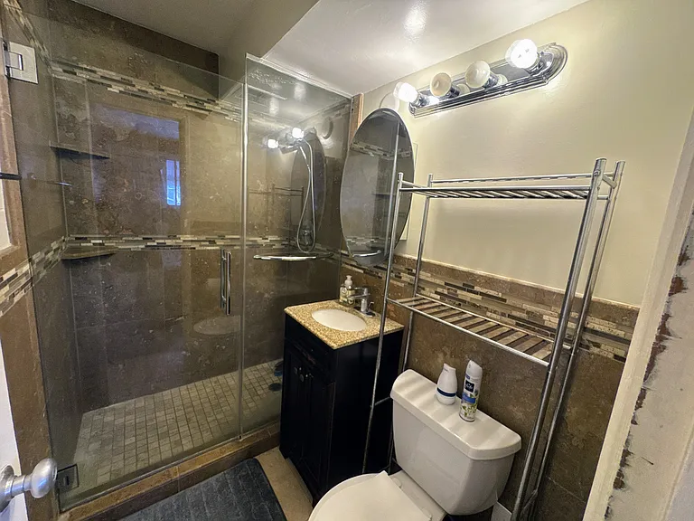 1427 Alexander St #208 — Photo 10