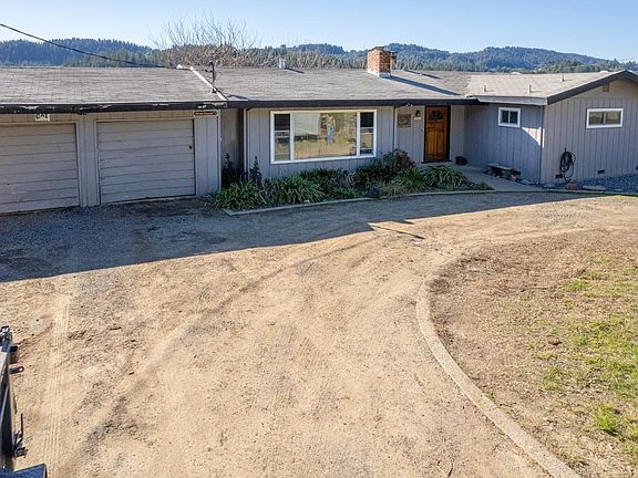 3rd image of 962 Dry Creek Road