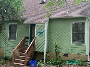 104 Barbee Ct, Carrboro, NC 27510