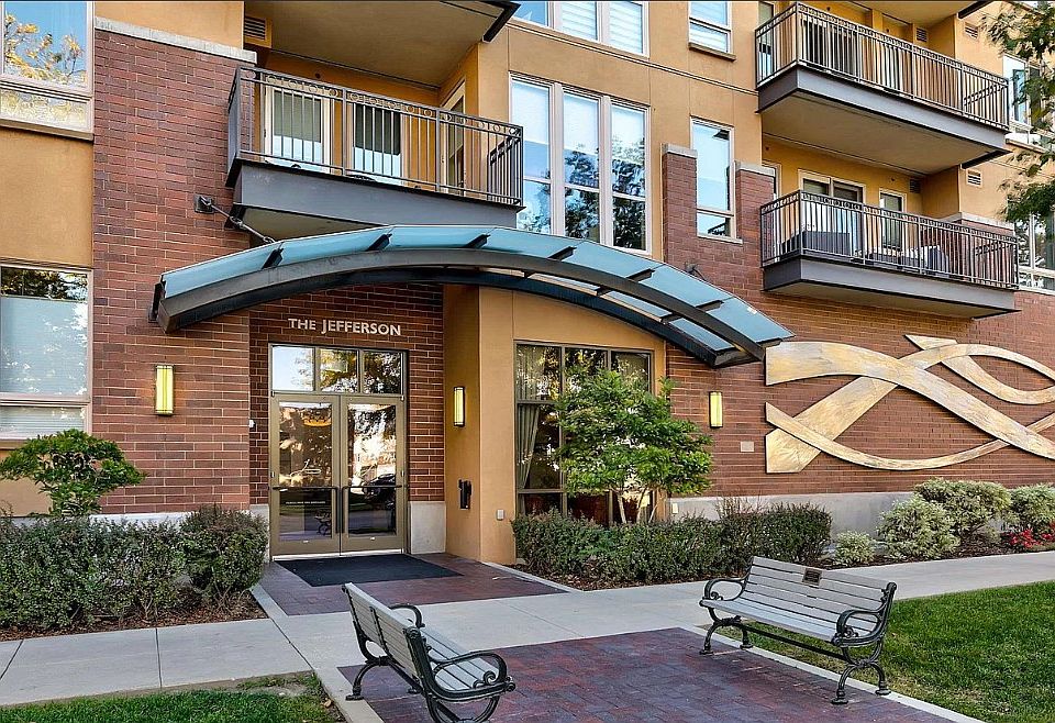 Jefferson Condos furnished 1b/1b with office space