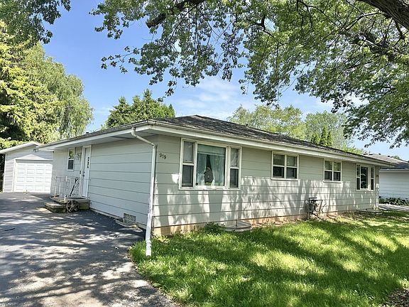3rd image of 917-919 Meadowview Dr