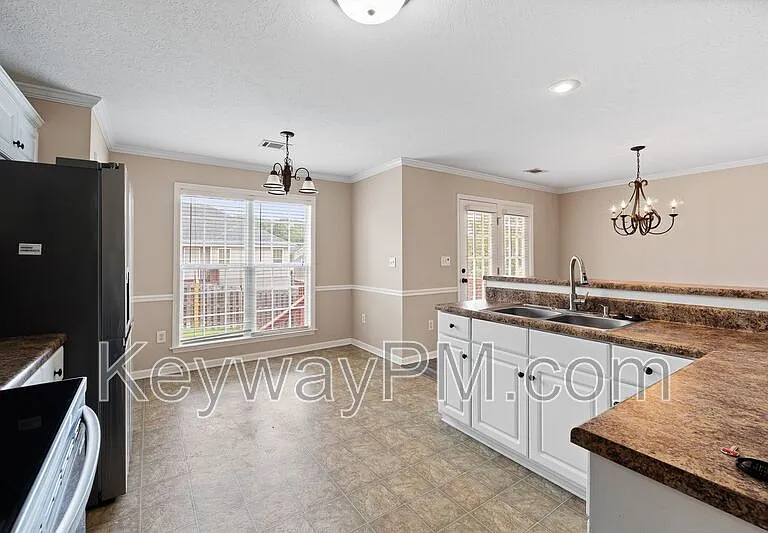 304 Elbrus Way — Photo 13
