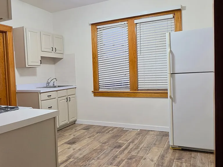 5019 Homerlee Ave — Photo 9