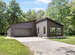4111 Rymore Wood Rd, Holland, MI 49423