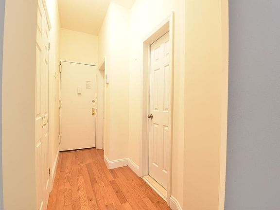 2nd image of 938 Amsterdam Ave APT 5R