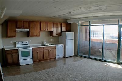 2nd image of 401 W Shoreline Dr