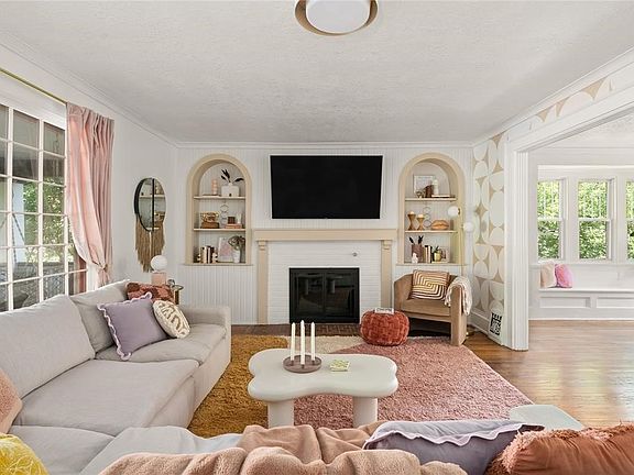 2nd image of 1529 41st St
