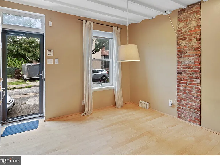 1010 New Market St — Photo 15