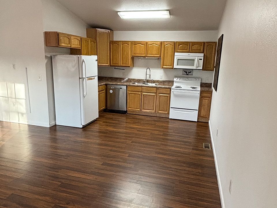 1st image of 47 Hillcrest Dr #102