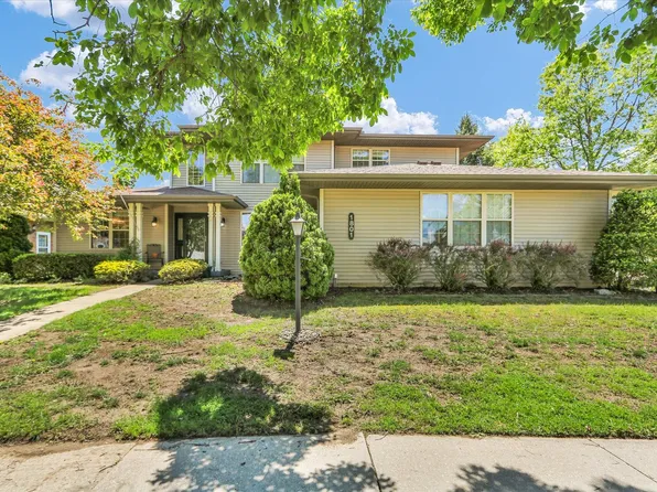 1801 Trails Dr, Urbana, IL 61802