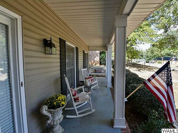 4th image of 4800 Leeward Ave