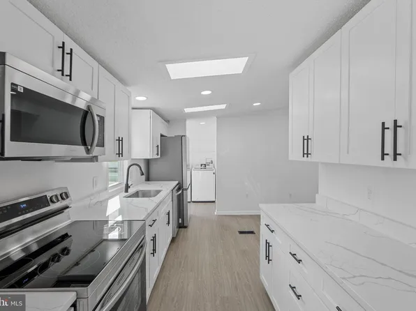 402 Boones Dr, Lothian, MD 20711