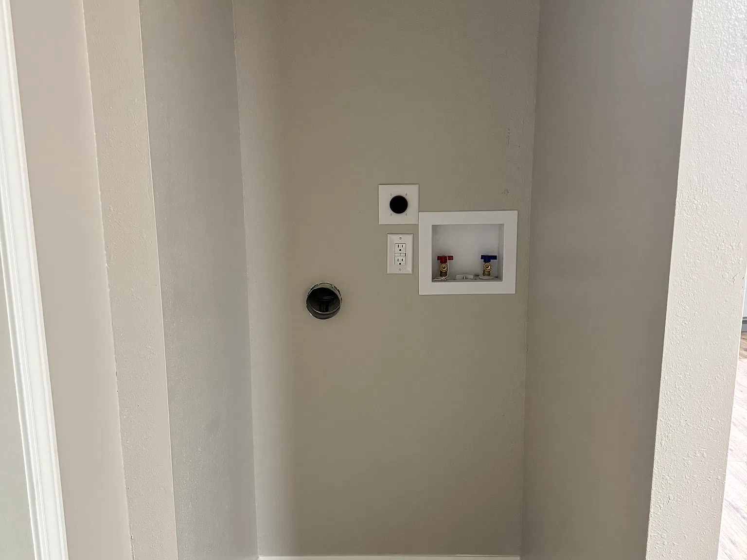 2 bed, $900 — Photo 2
