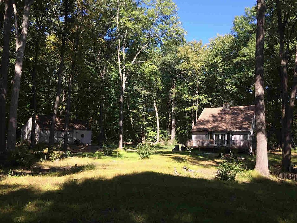 1st image of 20 Nancy Dr