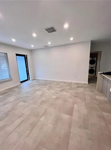 4680 NE 5th Ave — Photo 3