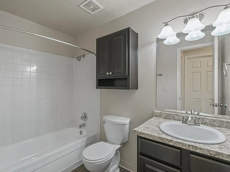 Westport Apartments — Photo 38