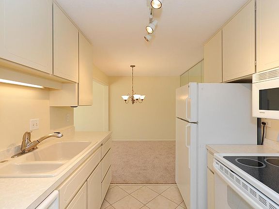 2nd image of 4370 Brookside Ct APT 109