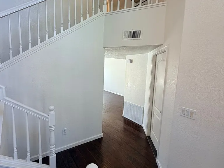 937 Neal St — Photo 8
