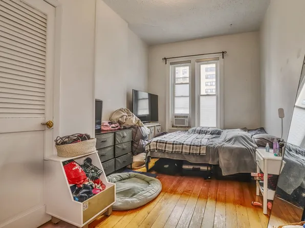 521 Willow Avenue image 9 of 15