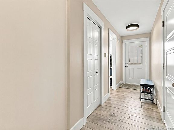 2nd image of 398 Glengrove Rd