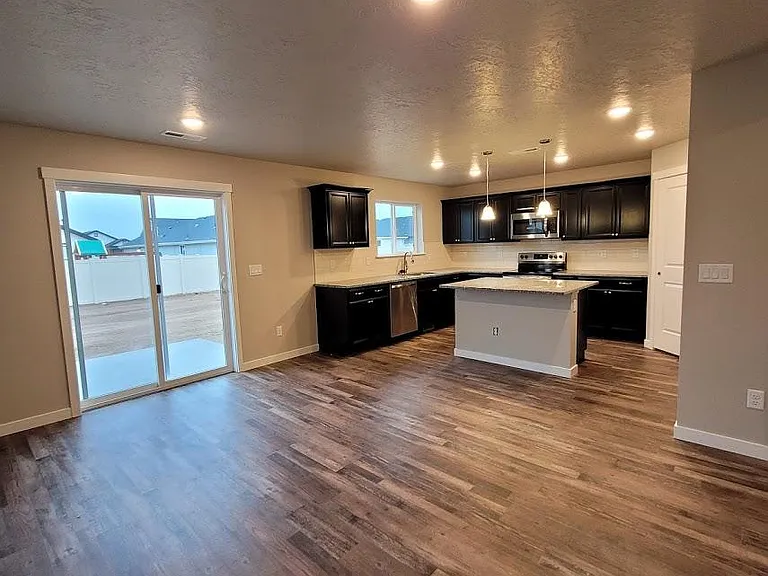 17795 Stony Ridge Ave — Photo 6