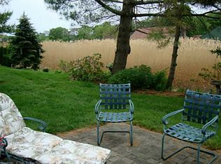 2 Sandgate Cir, Madison, CT 06443