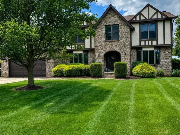 3874 April Dr, Uniontown, OH 44685