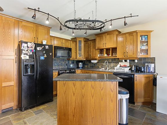 2nd image of 460 Dalgleish Dr #28