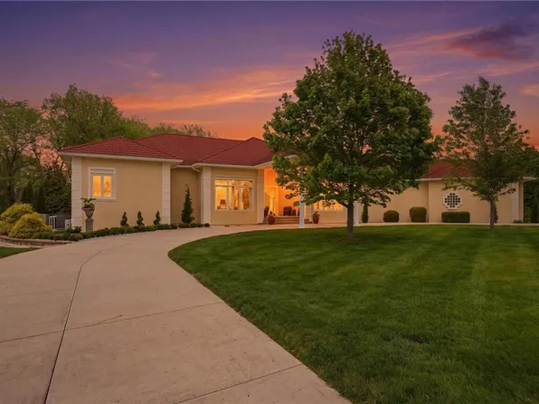 1107 SE Willow Pl, Blue Springs, MO 64014