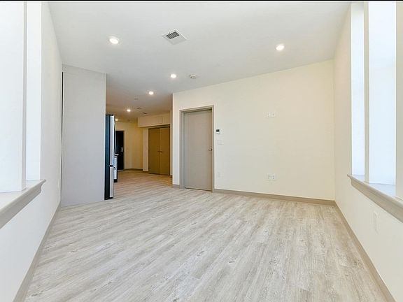 5th image of 400 Dorchester St #307